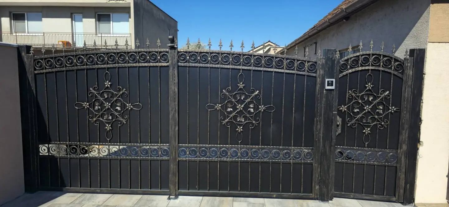 Forged gate P56 – Photo 1 of 1