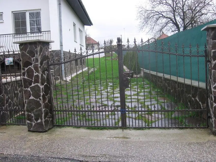 Forged gate B47 – Photo 1 of 1