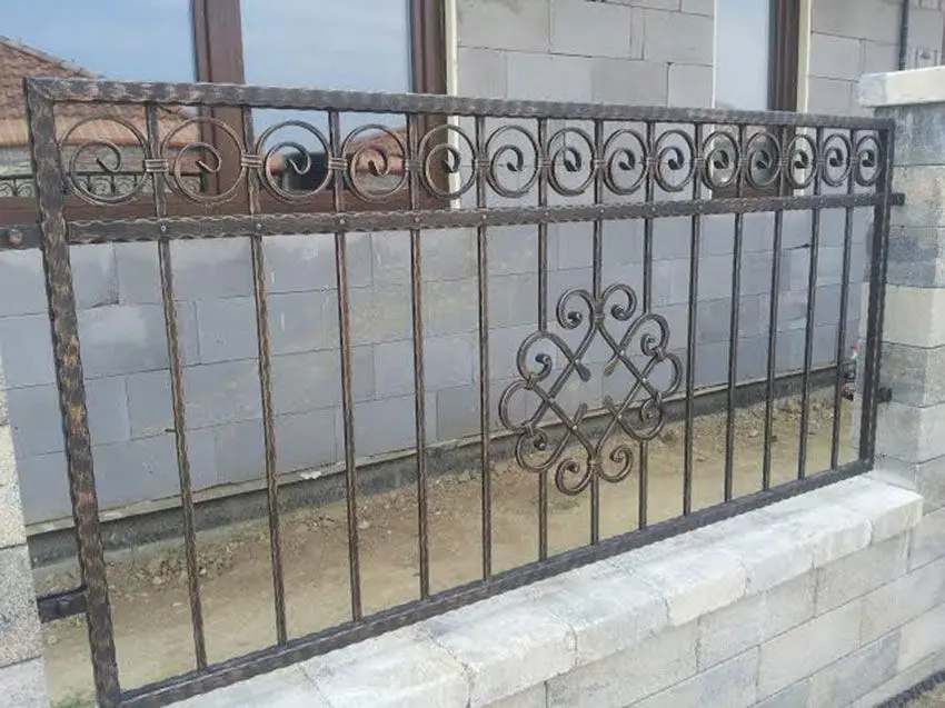 Forged gate B64 – Photo 1 of 1