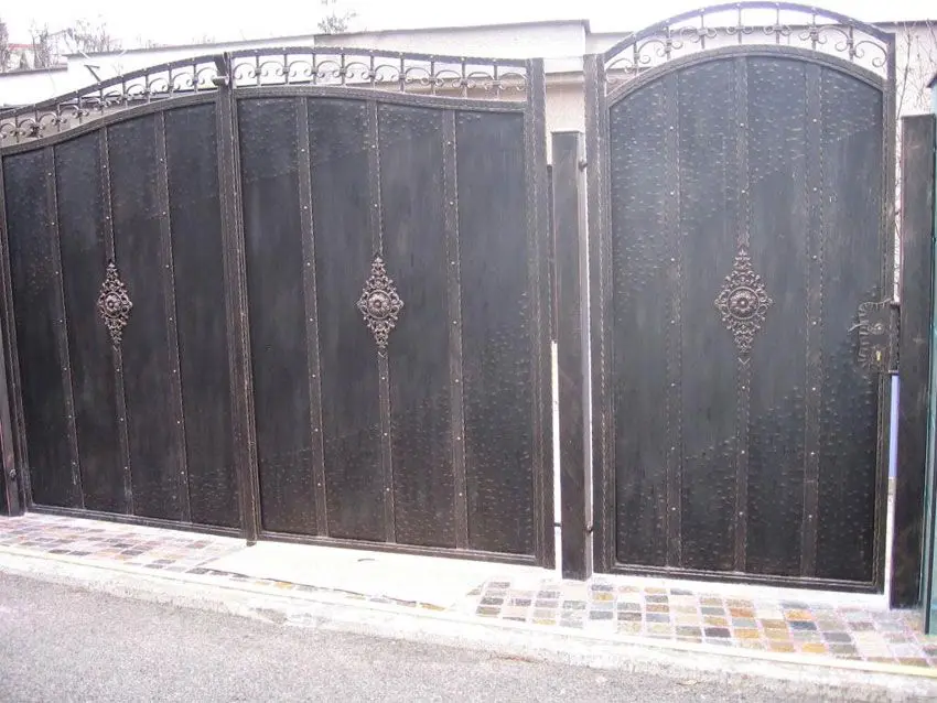 Forged gate P20 – Photo 1 of 1