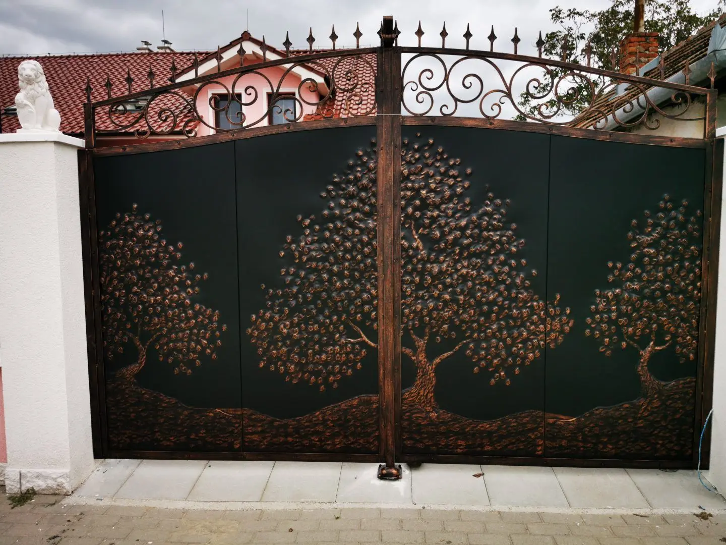 Forged gate R65 – Photo 1 of 3